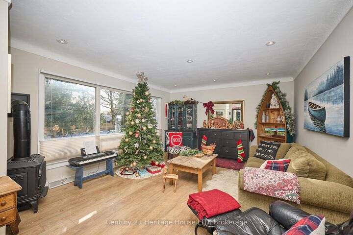 Property Photo:  6887 Fairlawn Crescent  ON L2G 5B1 