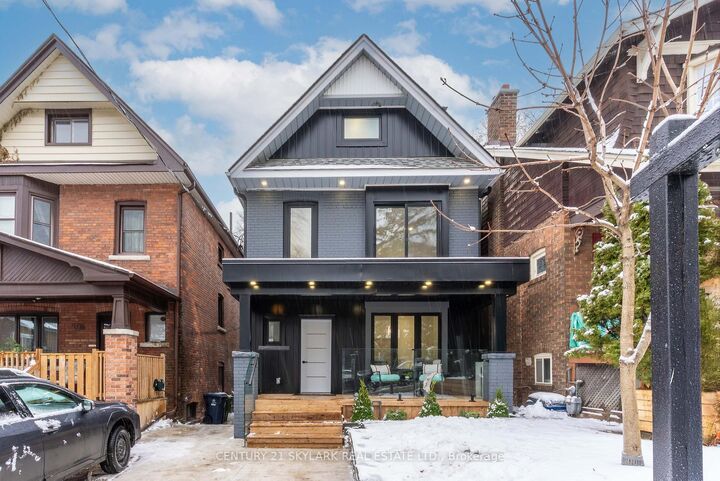 Photo de la propriété:  208 Gainsborough Road  ON M4L 3C6 