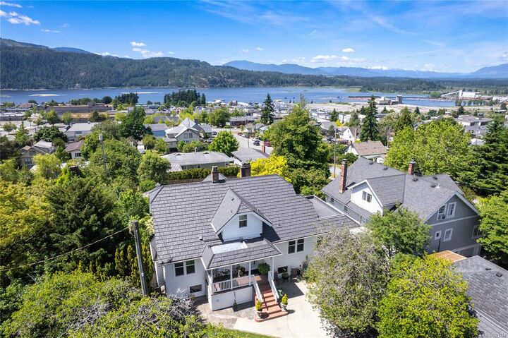 Property Photo: 2974 7th Ave BC V9Y 2J4