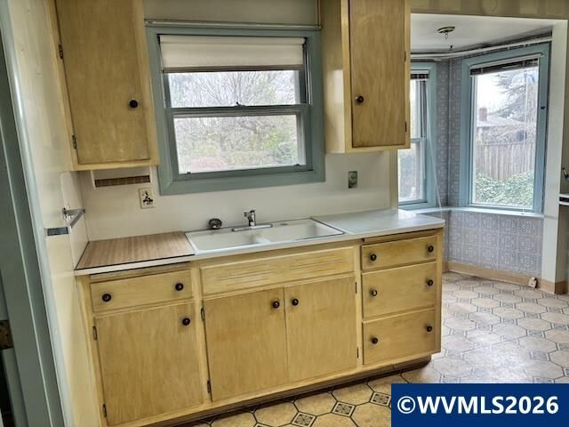 Property Photo:  2690 Englewood Av NE  OR 97301 