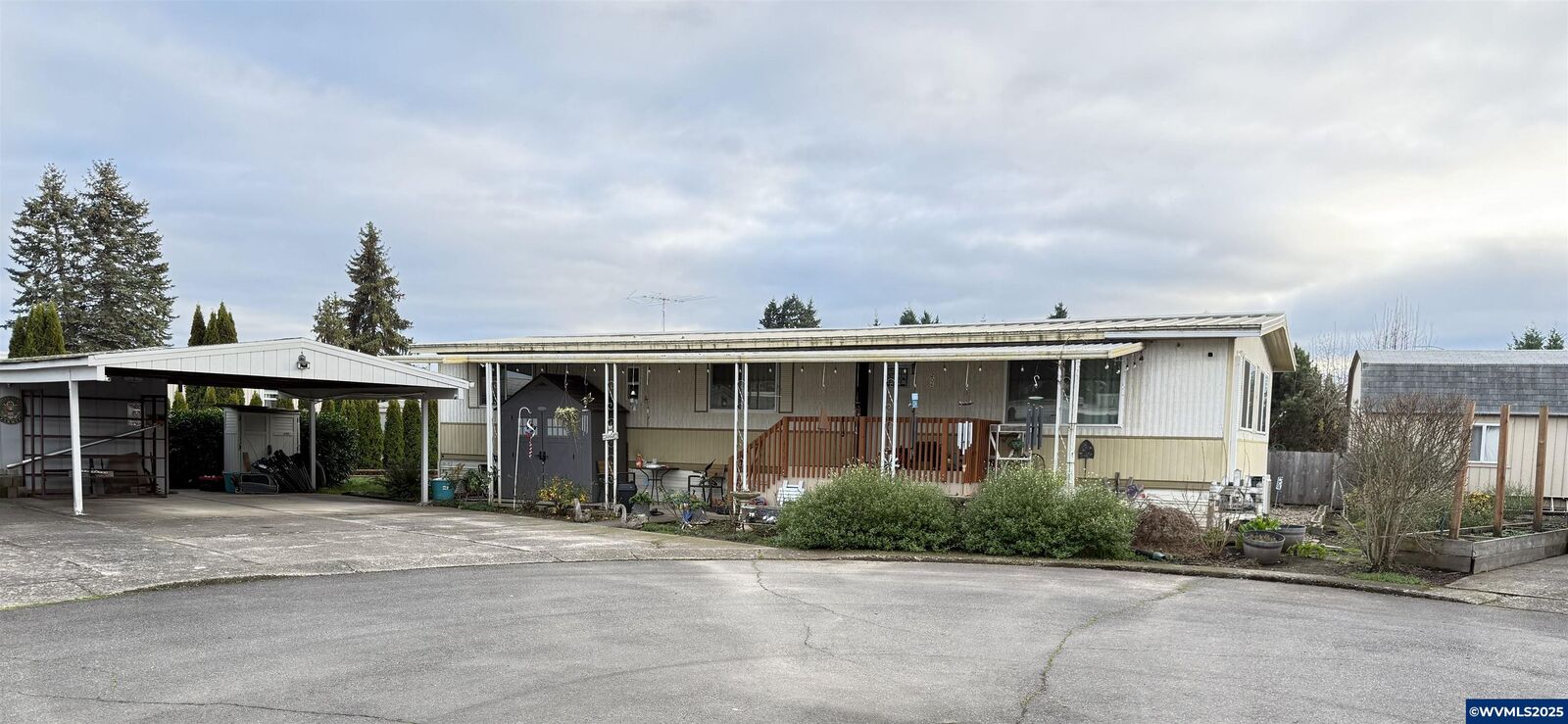 Property Photo: 2232 42nd (#205) Av SE #205 OR 97317