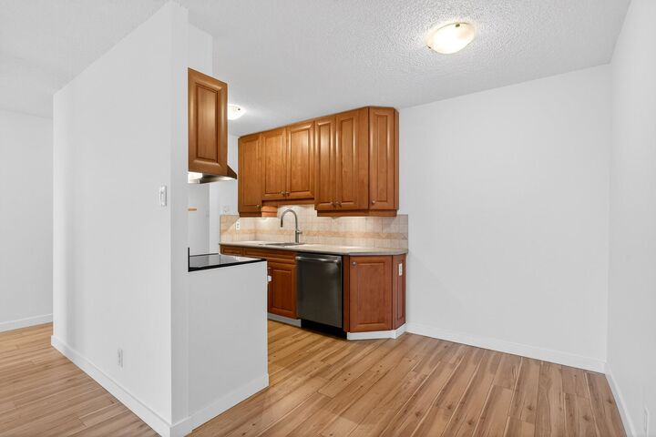 Property Photo:  2016 Fullerton Avenue 1306  BC V7N 3E9 