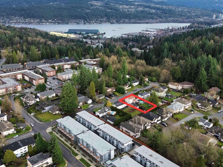 Property Photo: 816 Catherine Avenue BC V3J 4L7