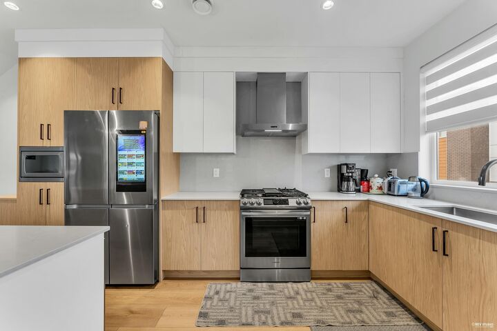 Property Photo: 12585 104A Avenue 1 BC V3V 0G7