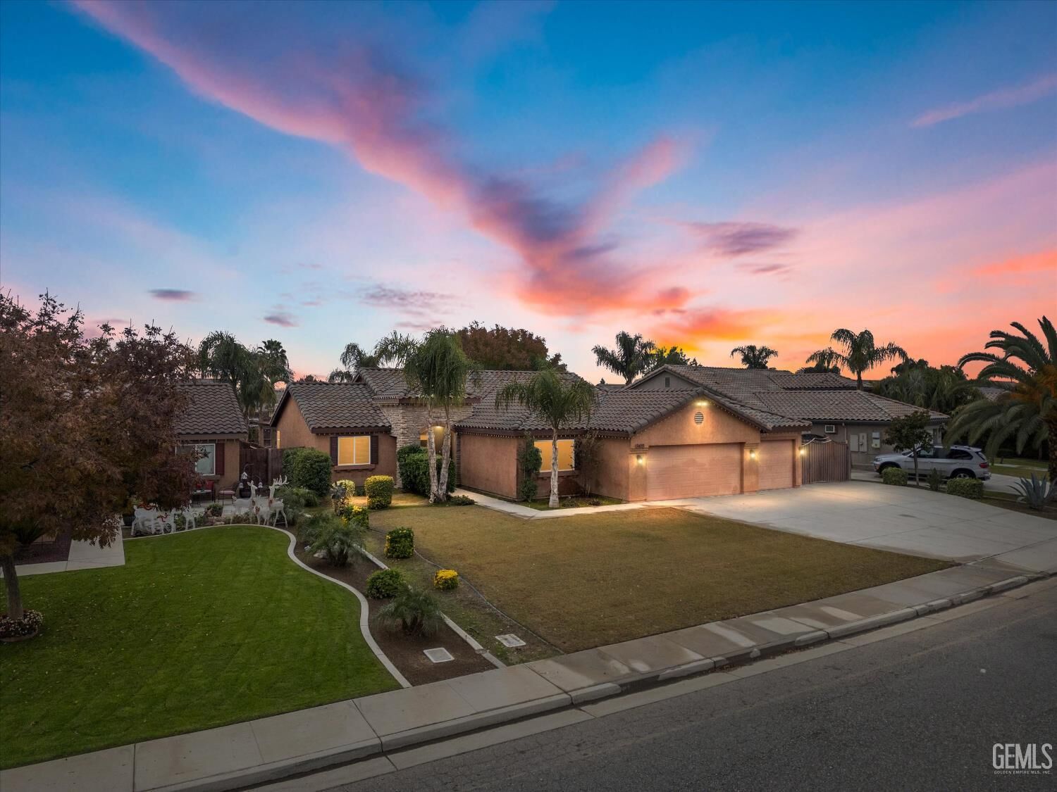 Property Photo:  9415 Meadow Falls Drive  CA 93311 