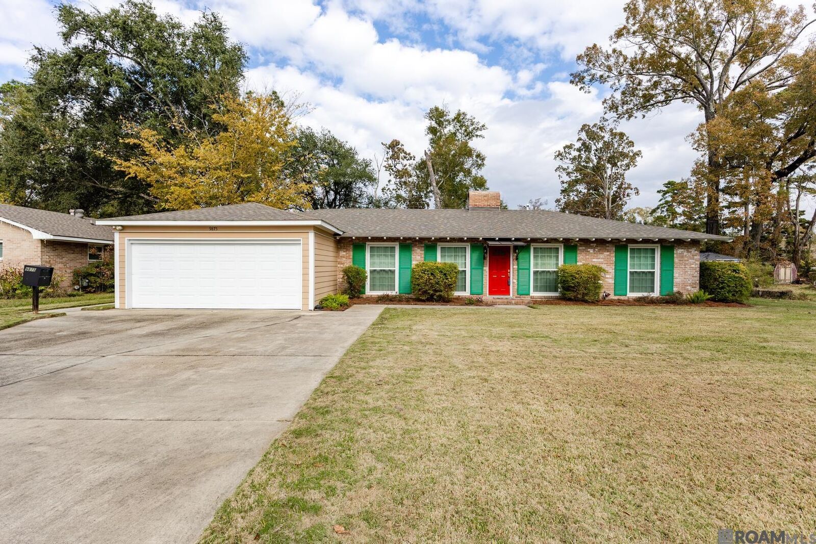 Property Photo: 9875 Damuth Dr LA 70815