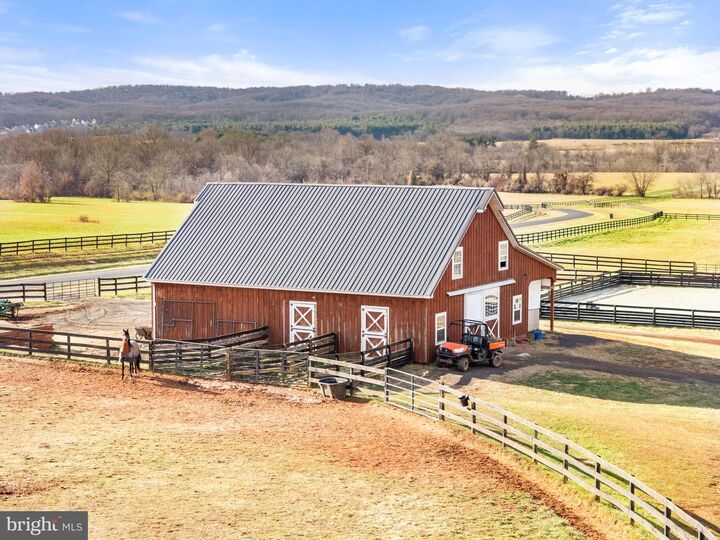 Property Photo: 15145 Lees Crossing Lane VA 20176