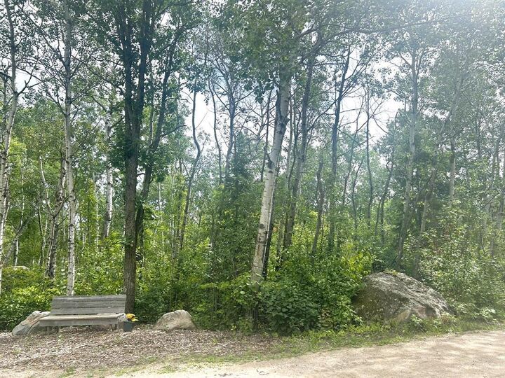 Property Photo:  2 Hank'S Cove  MB R0E 2C0 