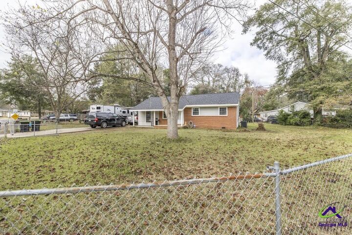 Property Photo:  100 Ravenwood Way  GA 31093-0100 