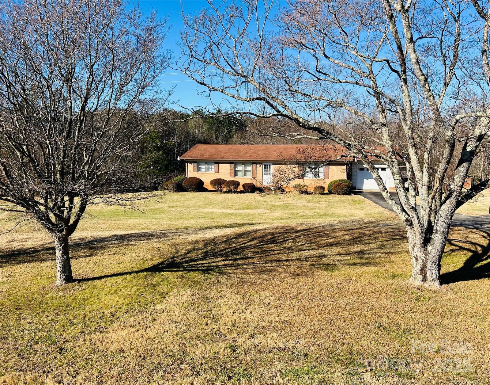 Property Photo: 1384 Island Ford Road NC 28625