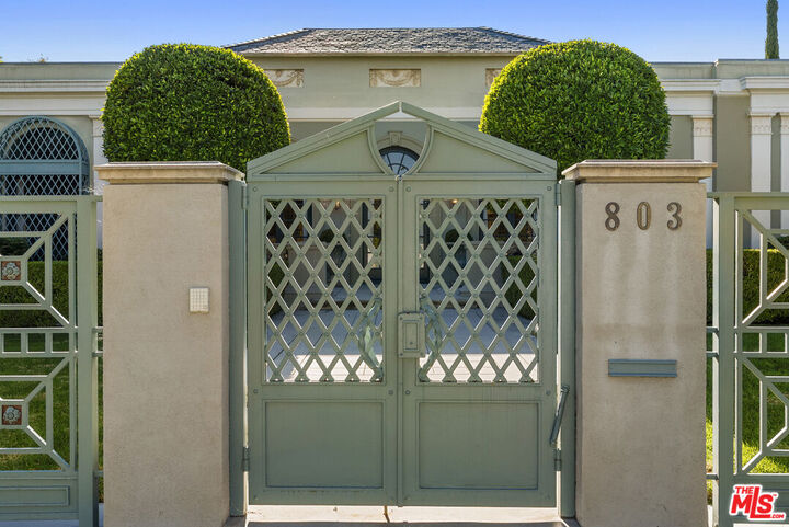 Property Photo:  803 N Rexford Dr  CA 90210 