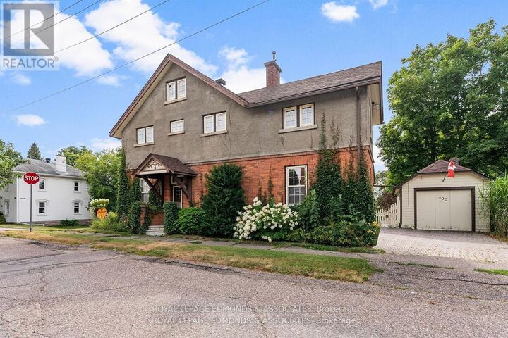 Property Photo:  400 Centre Street  ON K8A 1J5 