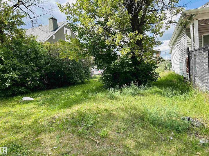 Property Photo:  11022 106 Avenue NW  AB T5H 0R3 