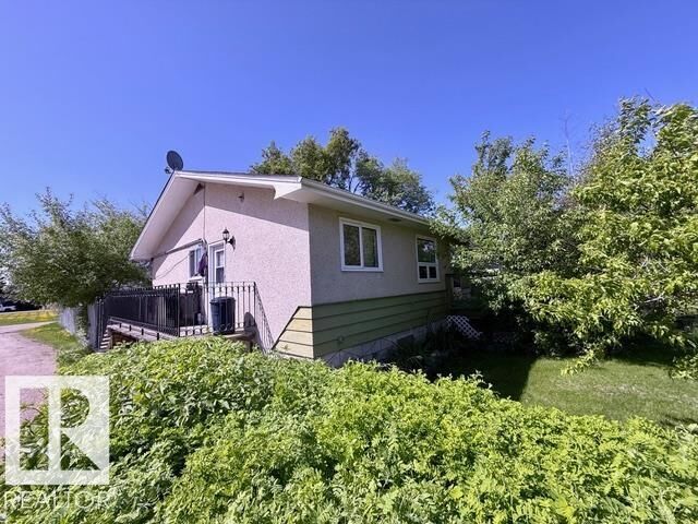 Property Photo:  5033 48 Avenue  AB T0A 3A4 