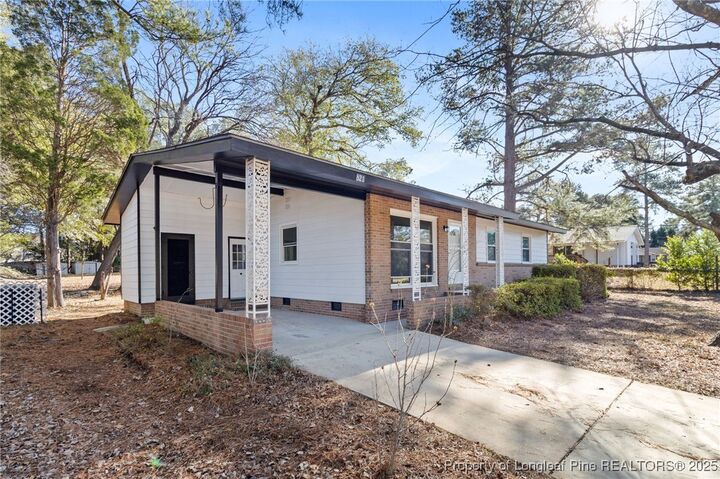 Property Photo: 821 Moriston Road NC 28314