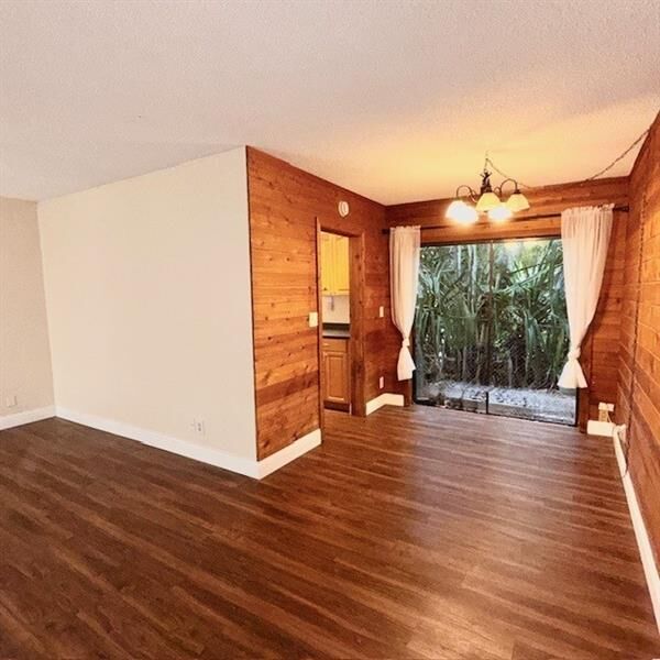 Property Photo: 1826 N Dixie Hwy 101 FL 33305