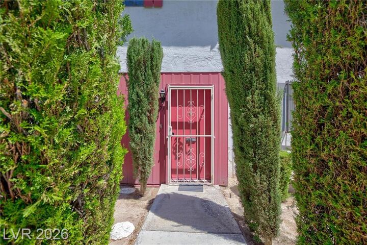 Property Photo:  171 Greenbriar Townhouse Way  NV 89121 