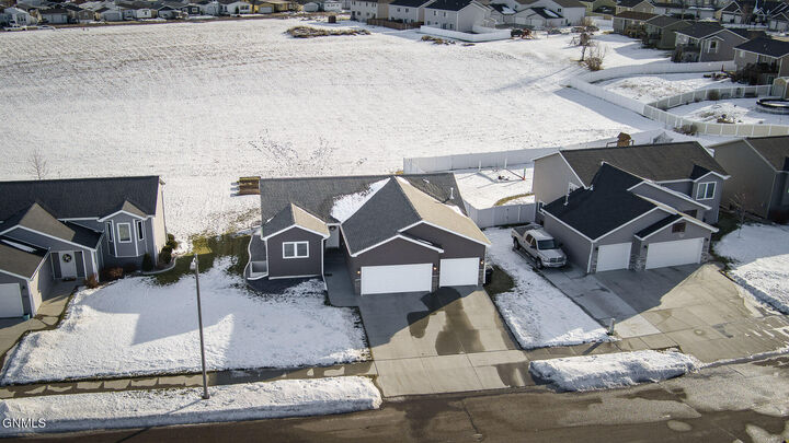 Property Photo:  1308 Plains Bend SE  ND 58554 