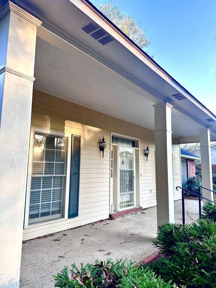 Property Photo:  508 Heath Pl  MS 39730 