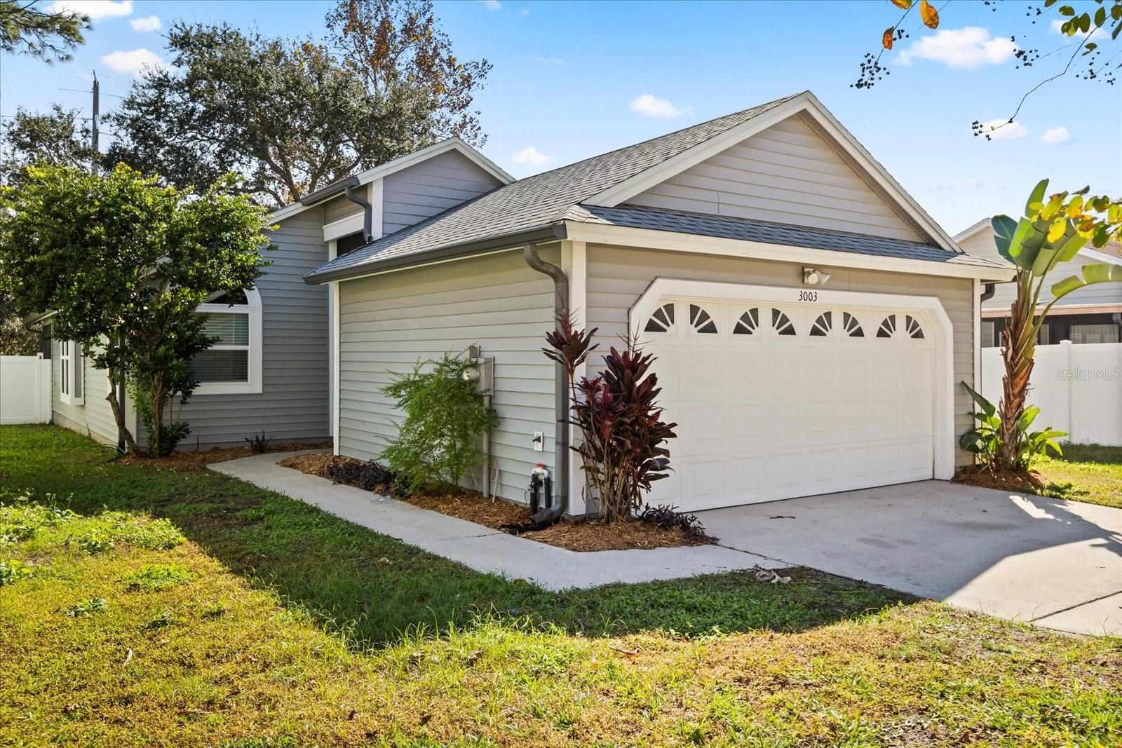 Property Photo: 3003 Weymouth Court FL 32703