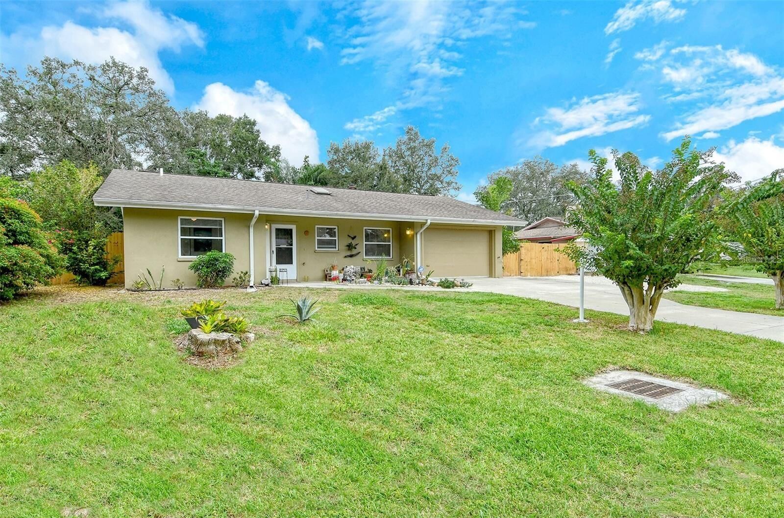 Property Photo: 4414 Longford Drive FL 34232