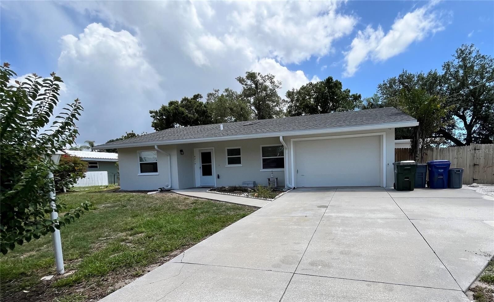 Property Photo: 4414 Longford Drive FL 34232