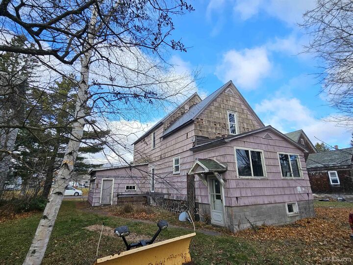 Property Photo:  56282 Union Street  MI 49913 