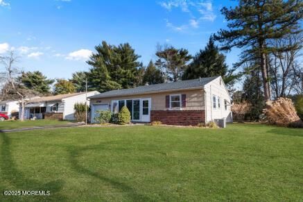 Property Photo:  6 Stanford Drive  NJ 08757 