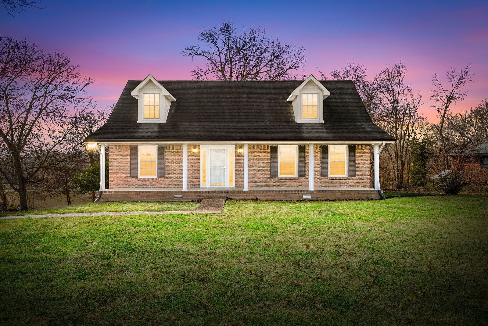 Property Photo:  423 Warren Cir  TN 37040 