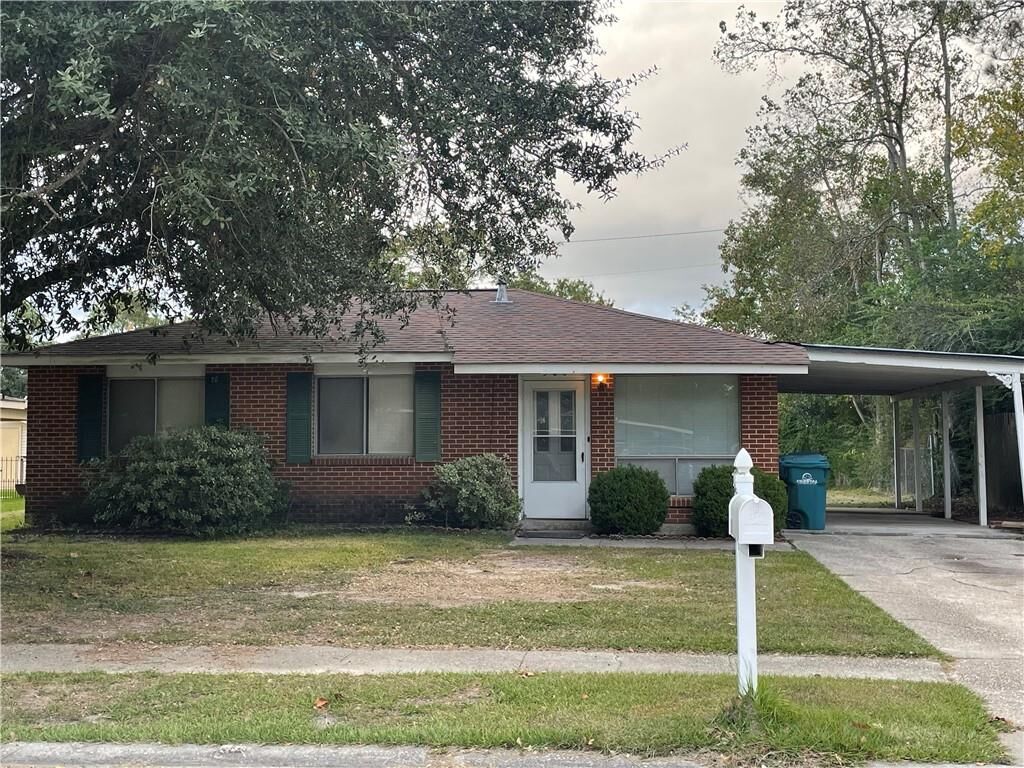 Property Photo:  308 Robin Lane  LA 70458 