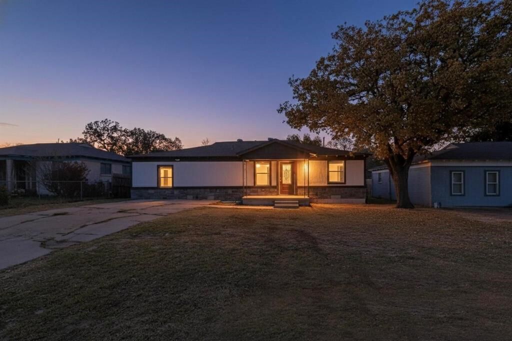 Property Photo:  11505 Oak Tree Road  TX 75180 
