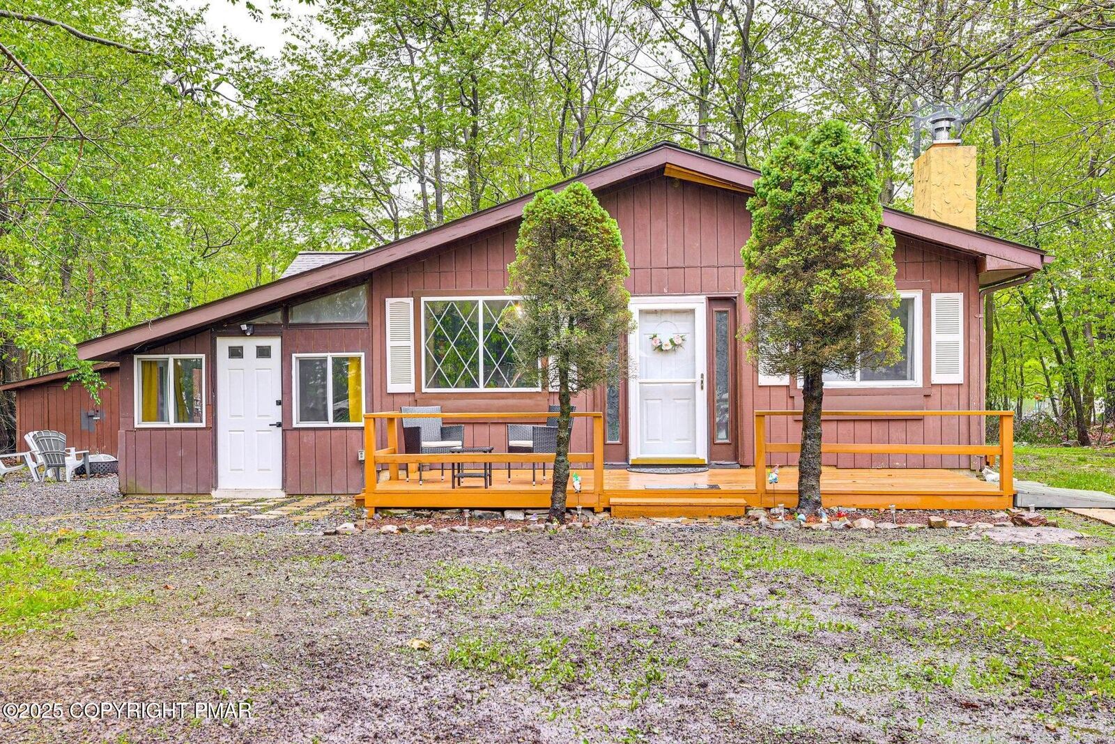 Property Photo: 5263 Glen Terrace PA 18466
