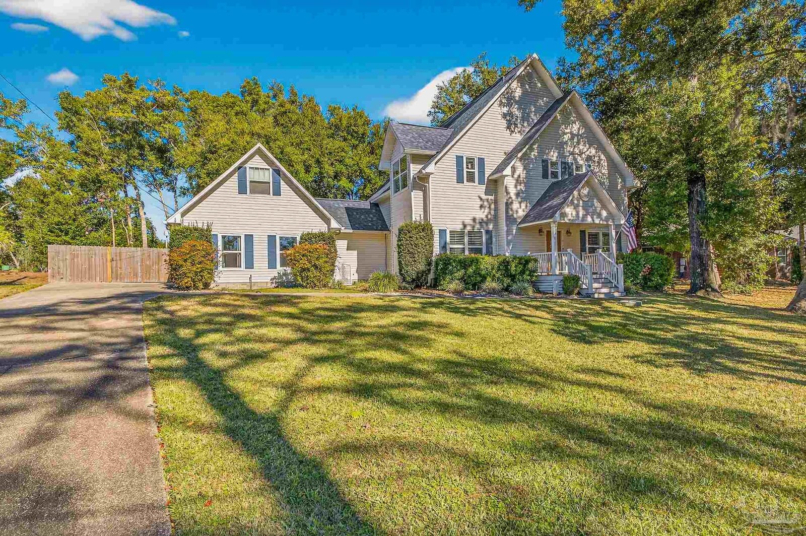 Property Photo: 16360 Innerarity Pt Rd FL 32507