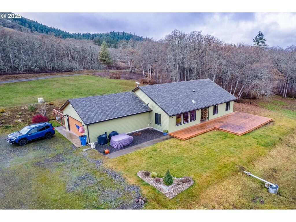 Property Photo: 1070 Centerville Hwy WA 98635