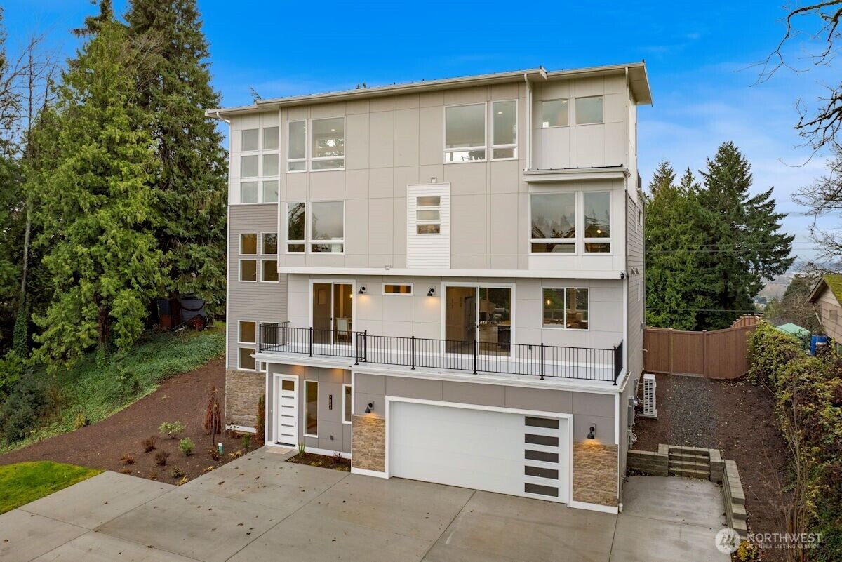 Property Photo: 7853 S 132 Street WA 98178