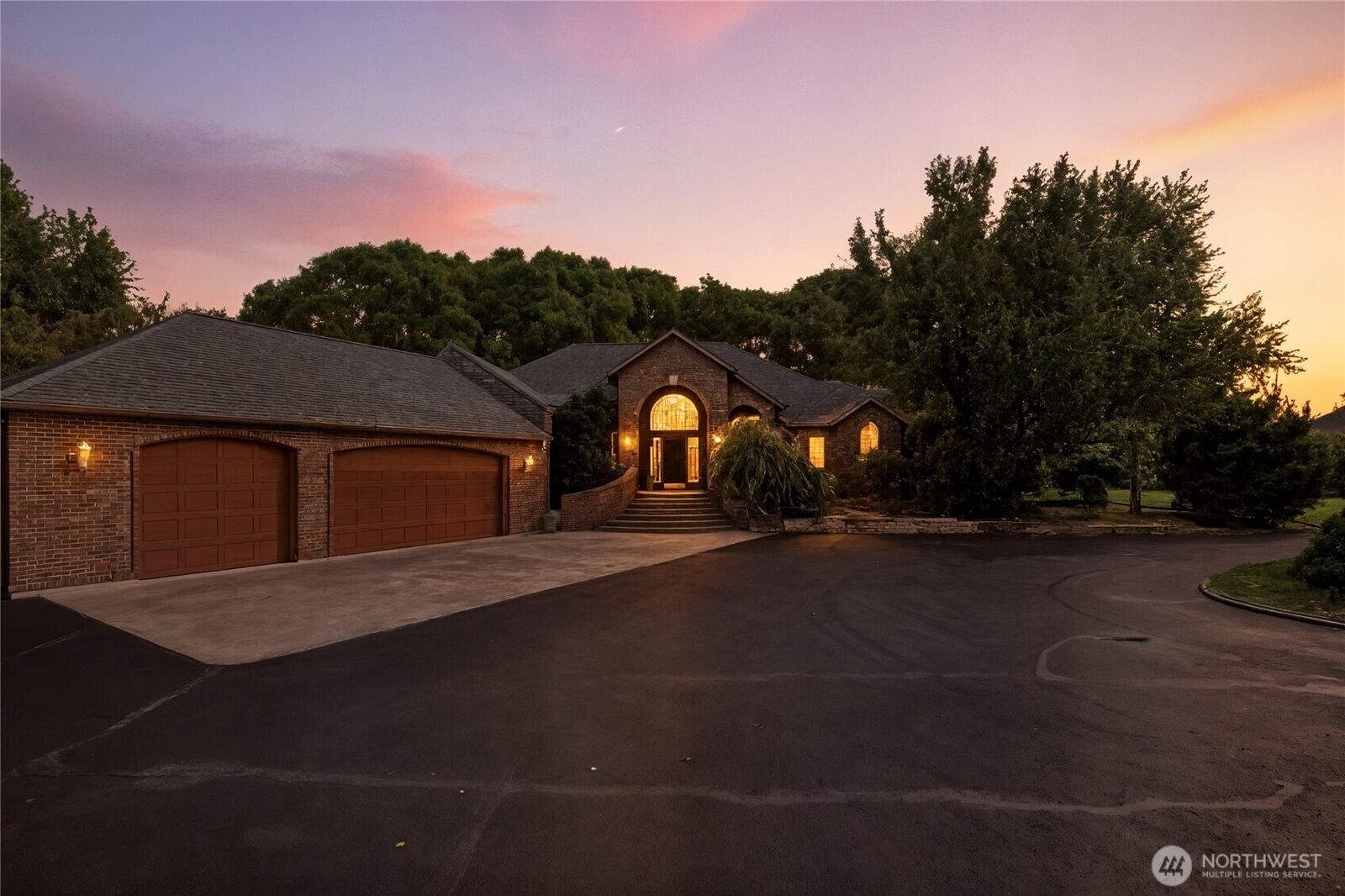 Property Photo: 1629 Wheatcrest Road WA 99362