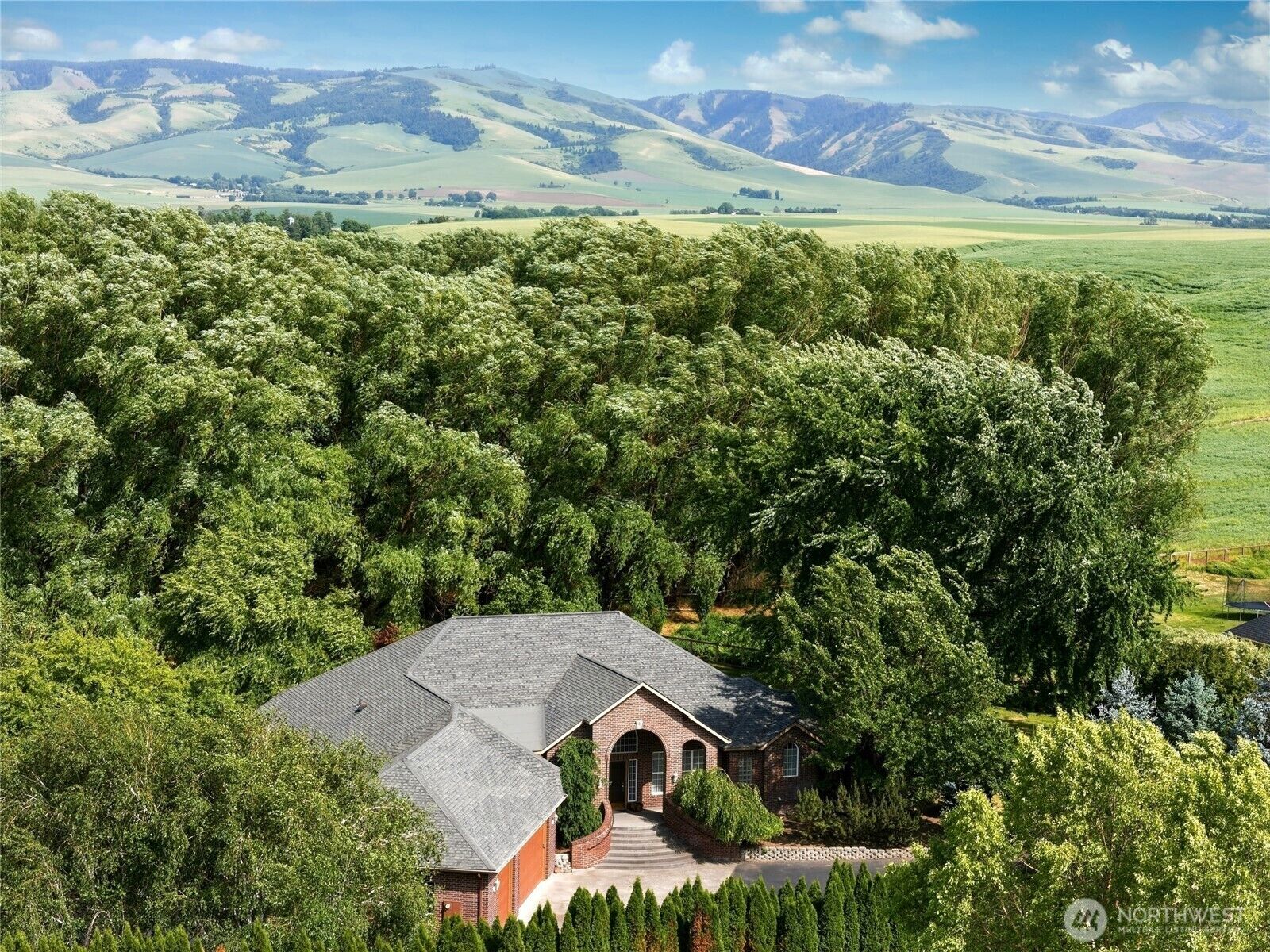 Property Photo: 1629 Wheatcrest Road WA 99362