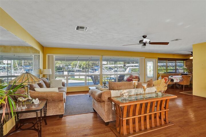 Property Photo: 1321 Mandarin Isle FL 33315
