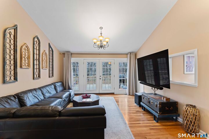 Property Photo:  1 Hawthorne Cove Road  CT 06811 