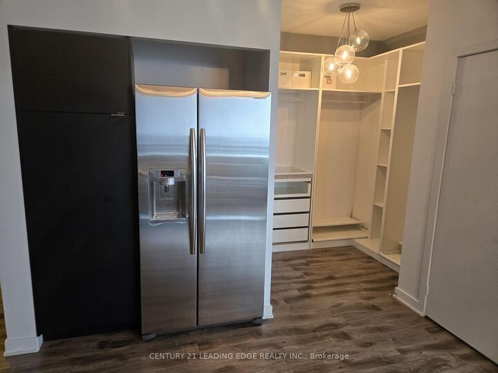 Photo de la propriété: 4070 Confederation Parkway 2402 ON L5B 0E9