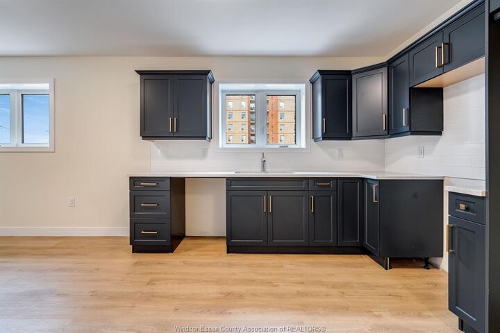 Photo de la propriété:  4 Bruce Avenue 4  ON N8H 4C3 