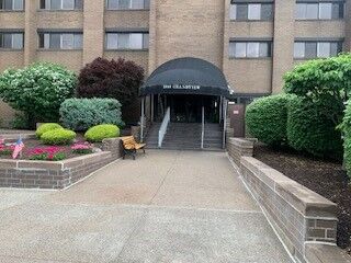 Property Photo: 1000 Grandview Avenue 401 PA 15211