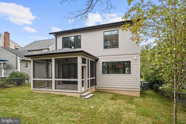 Property Photo:  2133 N Oakland Street  VA 22207 