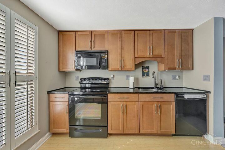 Property Photo:  104 Fox Hollow Court  OH 45014 