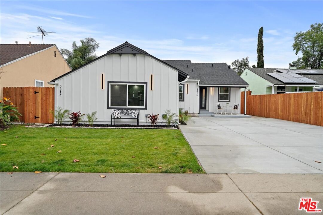 Property Photo:  5815 Saloma Ave  CA 91411 