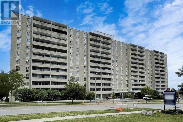 Property Photo:  2 Glamorgan Avenue 213  ON M1P 2M8 