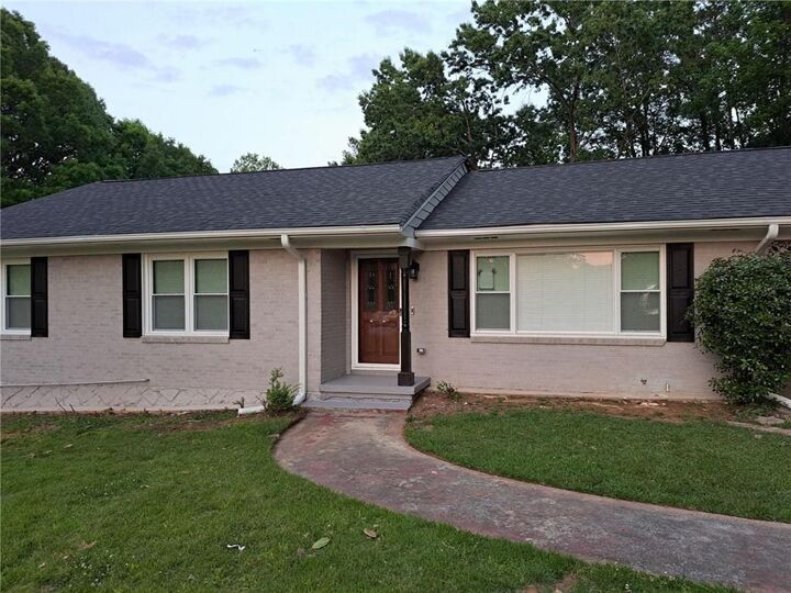 Property Photo:  700 Lynn Circle SW  GA 30311 