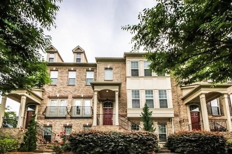 Property Photo:  1004 E Paces Chase NE  GA 30326 