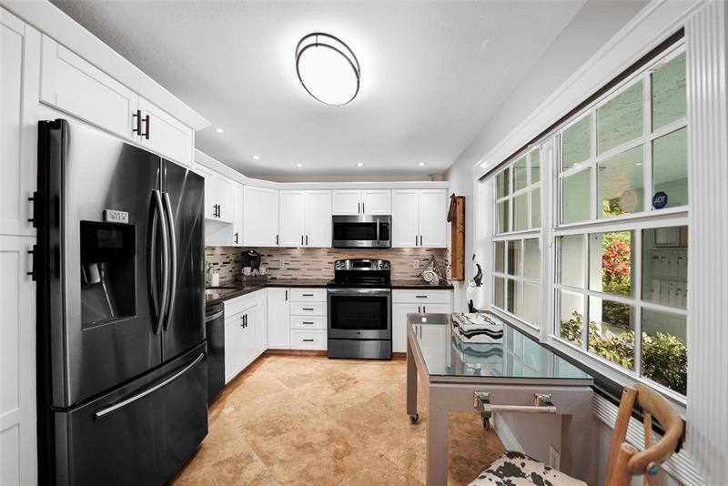 Property Photo:  933 Cypress Grove Dr 102  FL 33069 