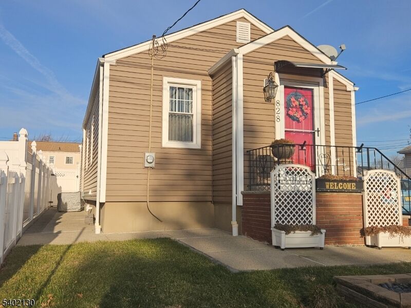 Property Photo:  828 Smith St  NJ 07036 